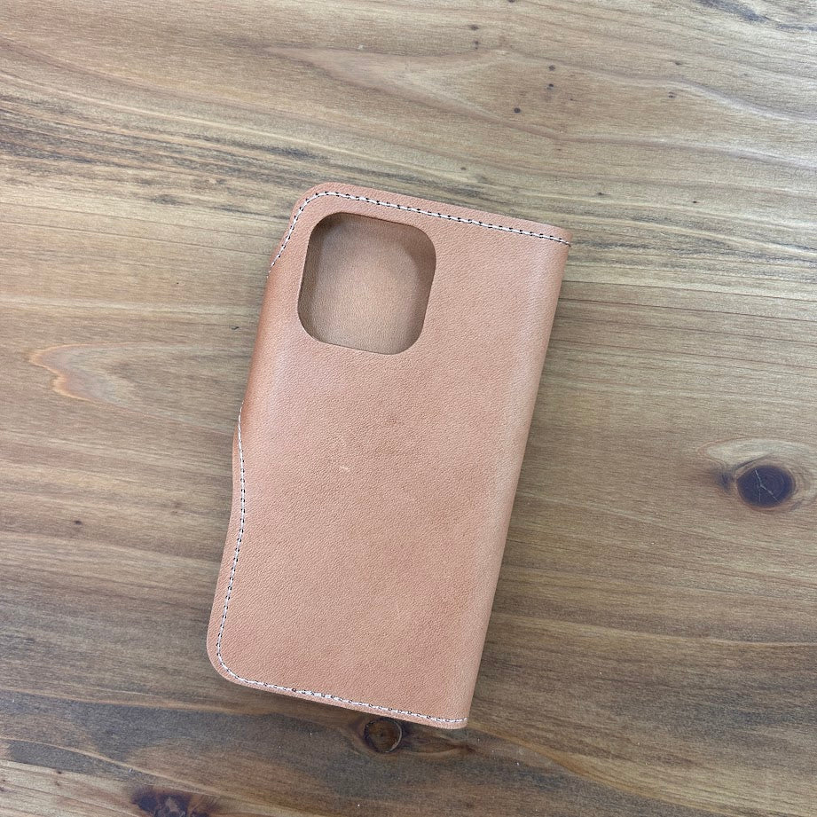 【訳あり品17】iPhone 15 Pro用ケース 栃木レザー BEIGE nc3936