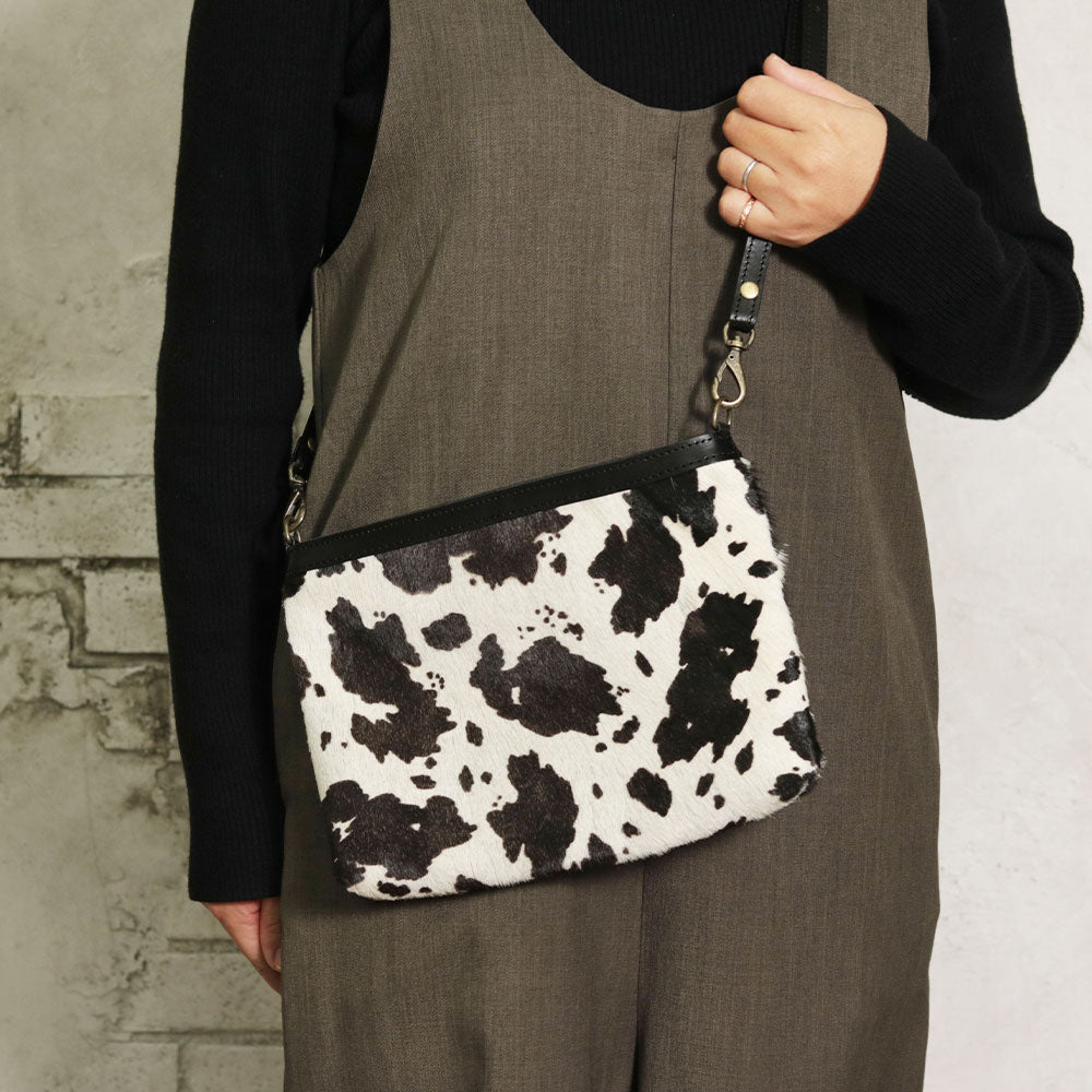 【小サイズ】レザーファー(牛柄)サコッシュ NC3419FC|Native Creation(ネイティブクリエーション)公式オンラインショップ