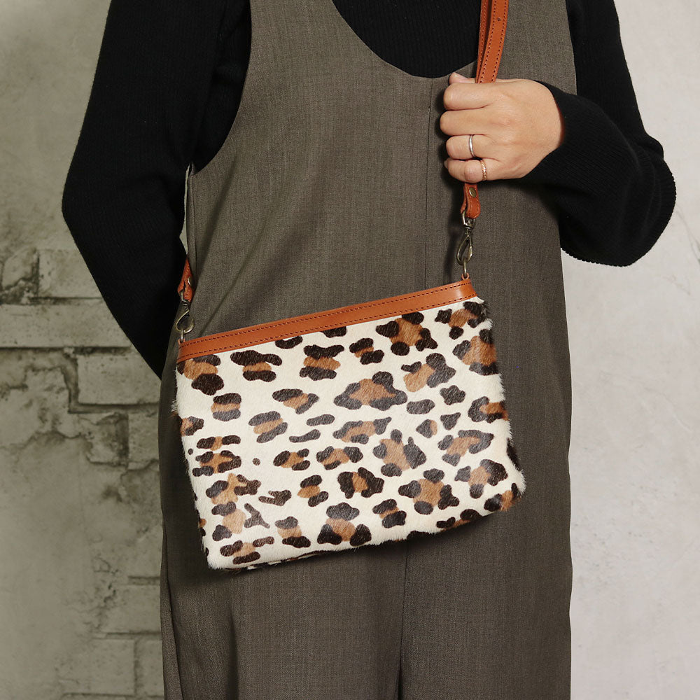 【小サイズ】レザーファー(豹柄)サコッシュ NC3419FL|Native Creation(ネイティブクリエーション)公式オンラインショップ