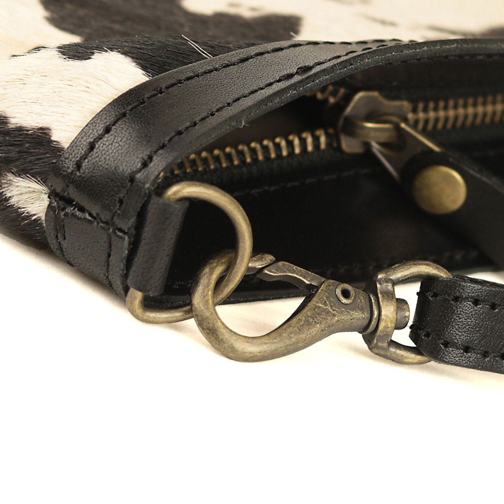 【小サイズ】レザーファー(牛柄)サコッシュ NC3419FC|Native Creation(ネイティブクリエーション)公式オンラインショップ