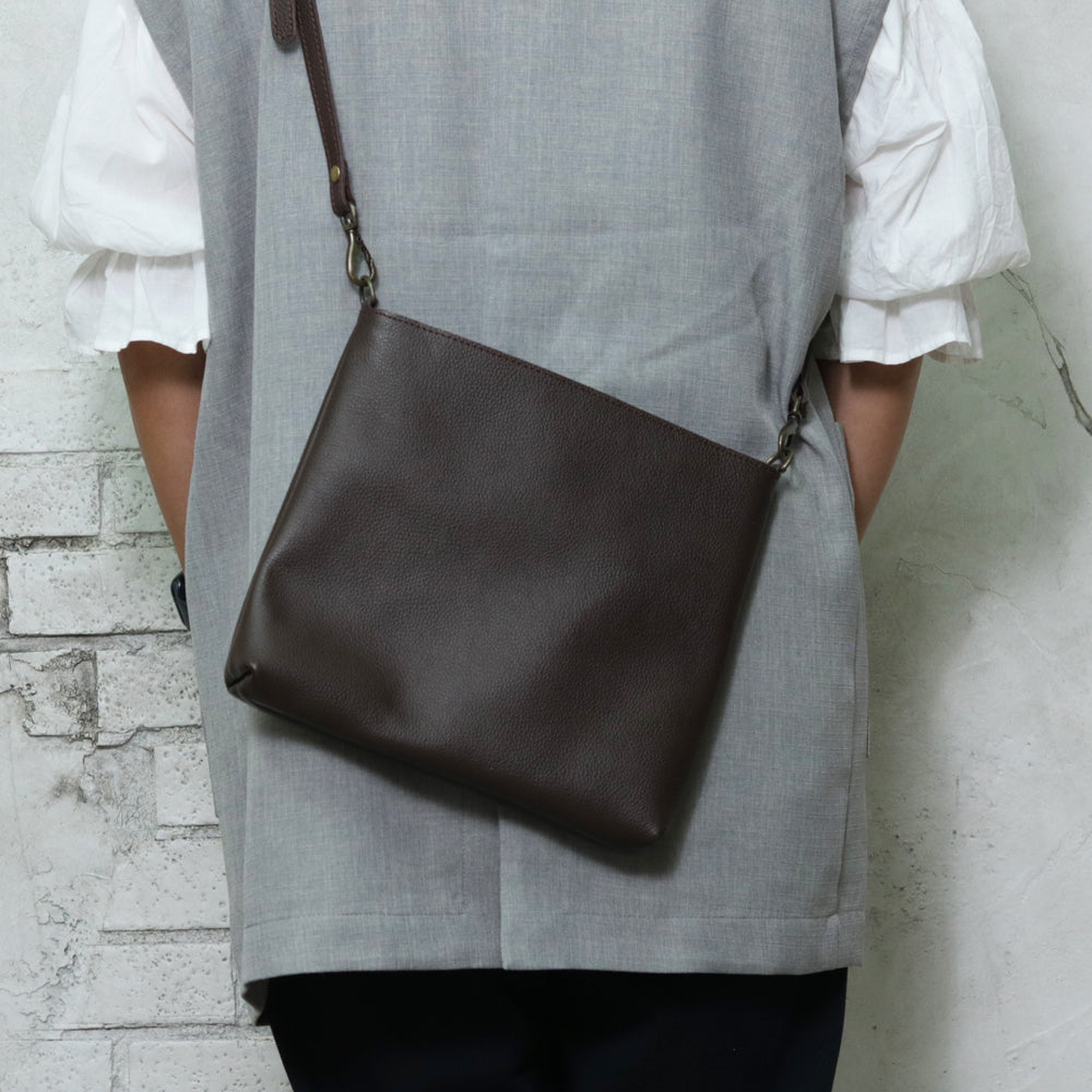 【深型-小サイズ】姫路レザー シンプルを極めたレザーサコッシュ NC3421s