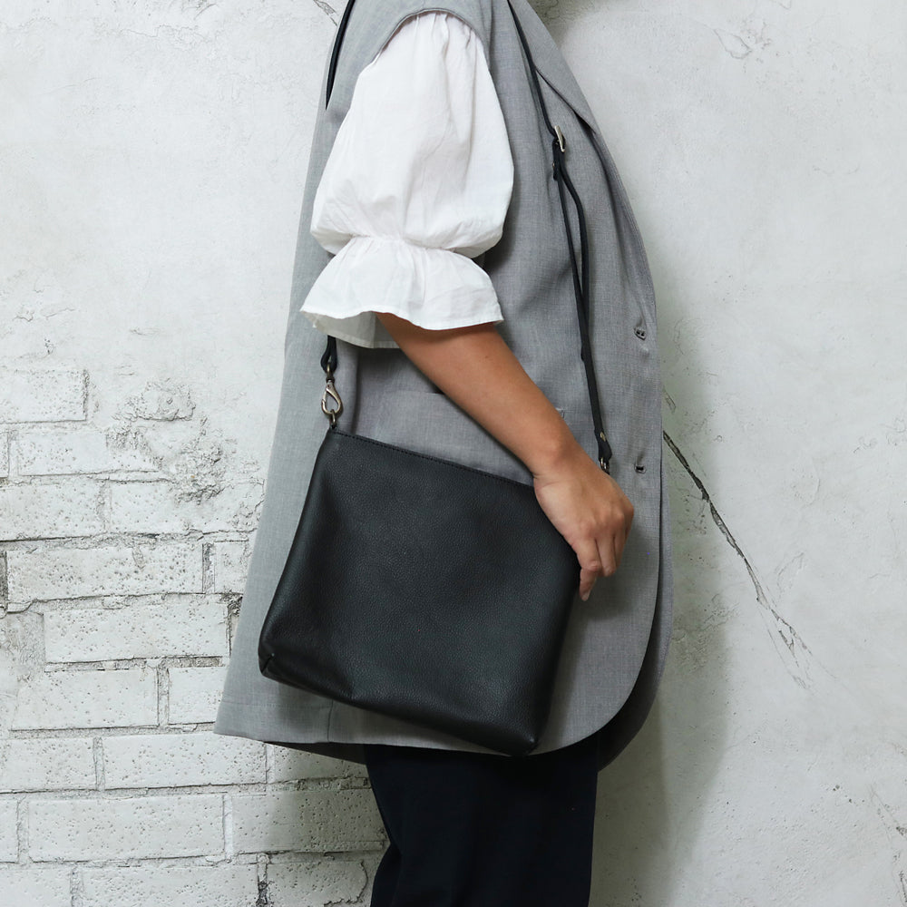 【深型-小サイズ】姫路レザー シンプルを極めたレザーサコッシュ NC3421s