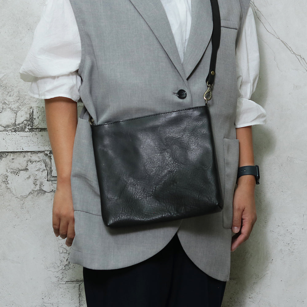 【深型-小サイズ】栃木レザー シンプルを極めたレザーサコッシュ NC3421v