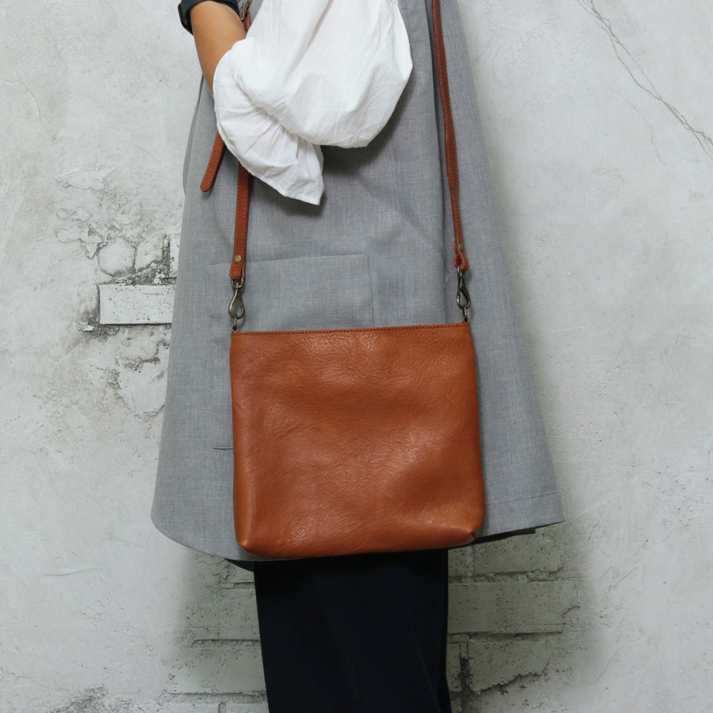 【深型-小サイズ】栃木レザー シンプルを極めたレザーサコッシュ NC3421v