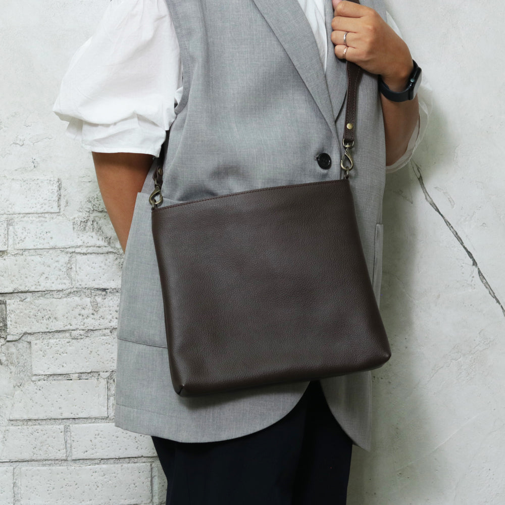 【深型-中サイズ】姫路レザー シンプルを極めたレザーサコッシュ NC3422s