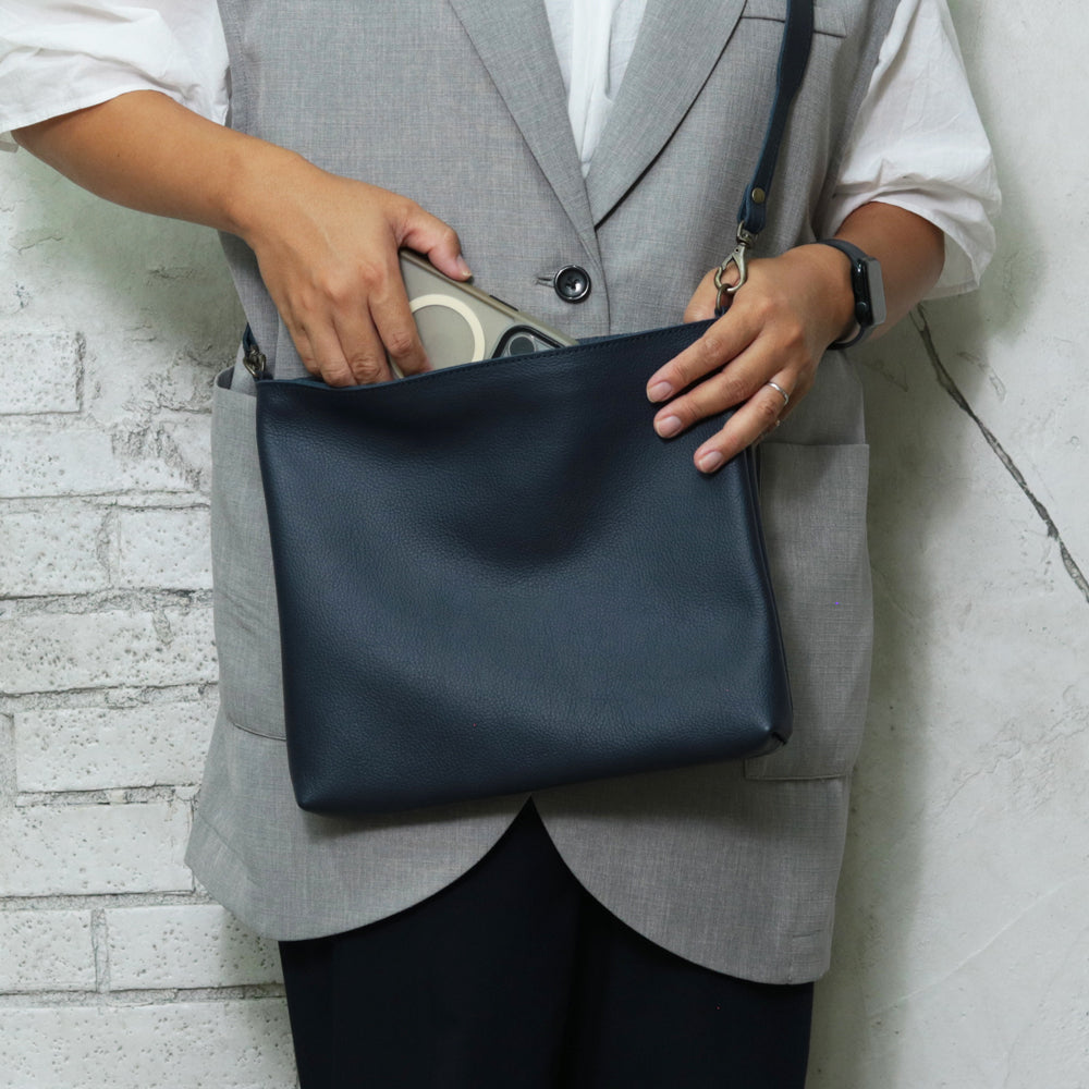 【深型-中サイズ】姫路レザー シンプルを極めたレザーサコッシュ NC3422s