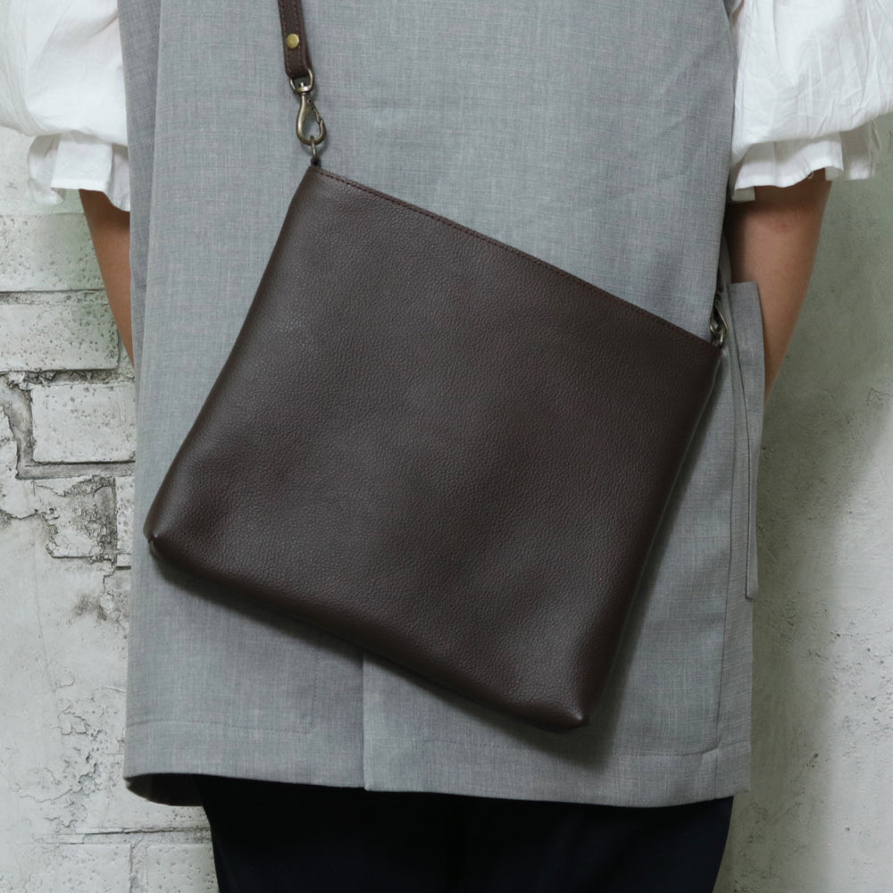 【深型-中サイズ】姫路レザー シンプルを極めたレザーサコッシュ NC3422s