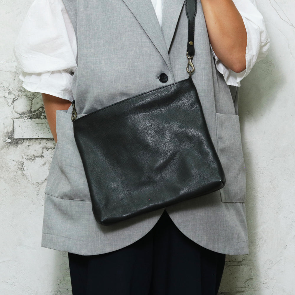 【深型-中サイズ】栃木レザー シンプルを極めたレザーサコッシュ NC3422v