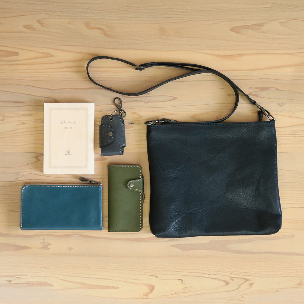 【深型-中サイズ】栃木レザー シンプルを極めたレザーサコッシュ NC3422v