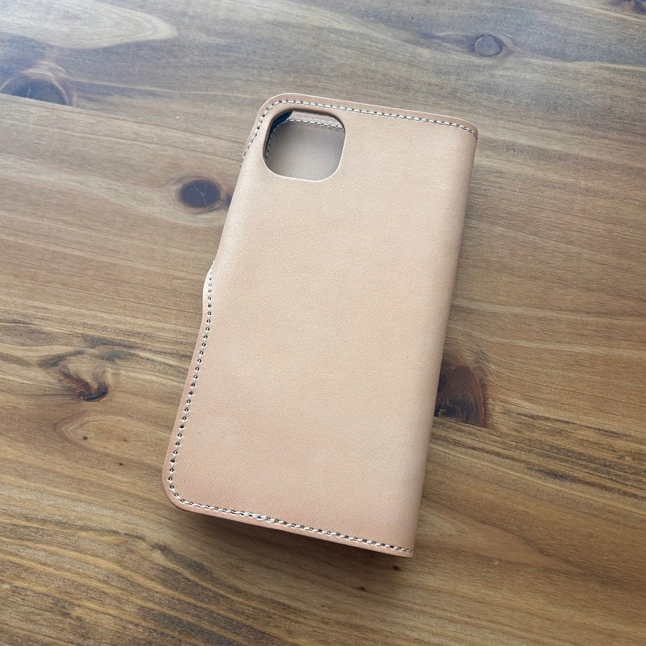 【訳あり品13】 iPhone 15 Plus用ケース 栃木レザーNATURAL nc3937