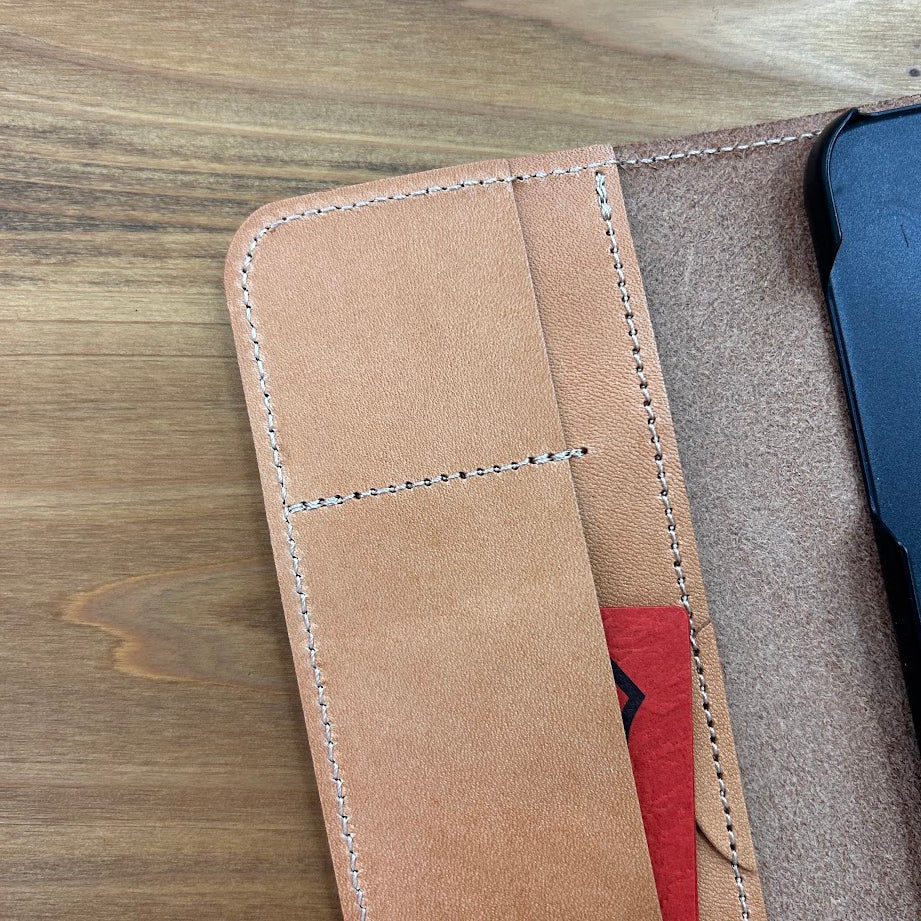 【訳あり品17】iPhone 15 Pro用ケース 栃木レザー BEIGE nc3936