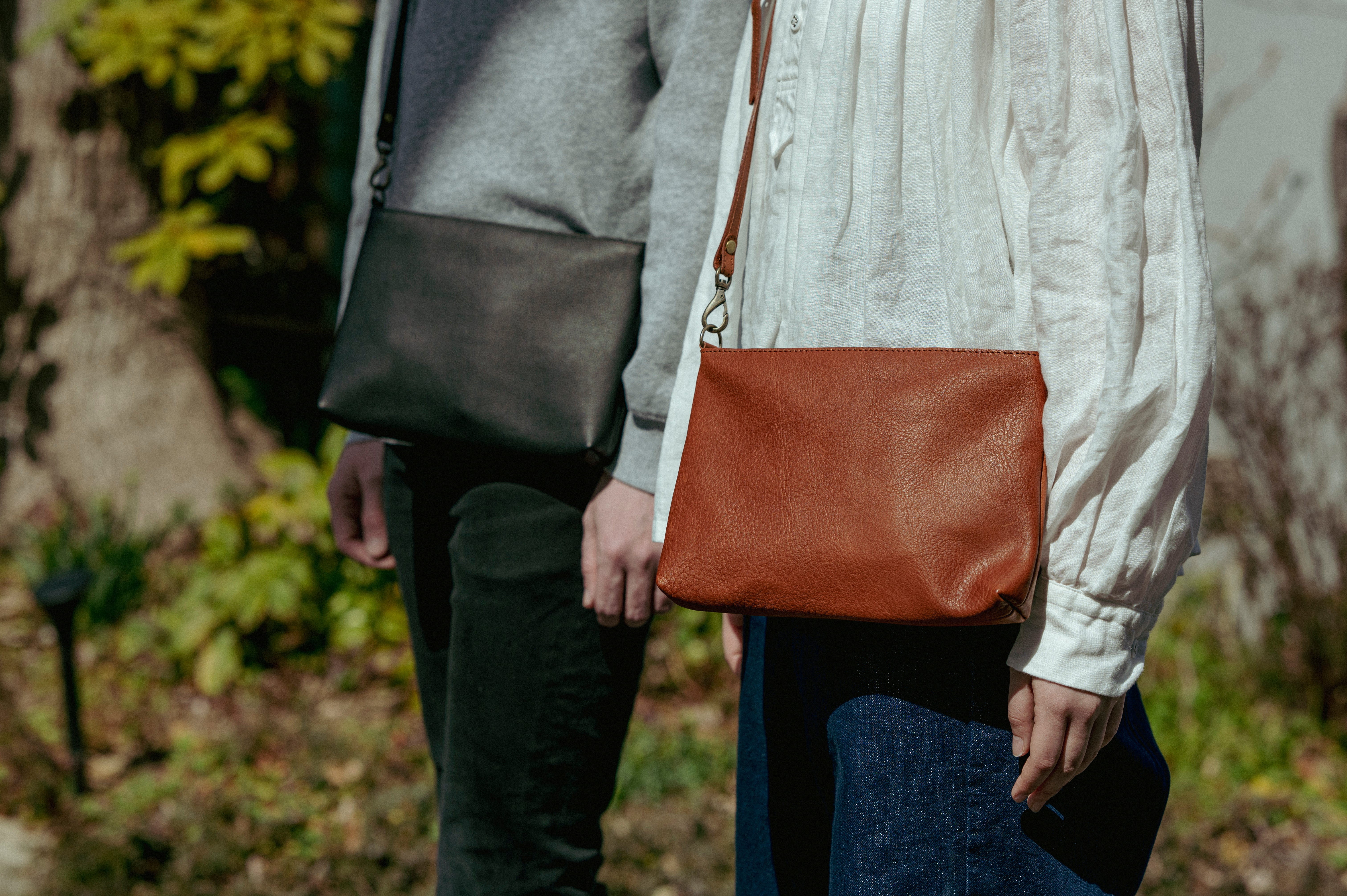 浅型/小サイズ【シンプルを極めたレザーサコッシュ】栃木レザー