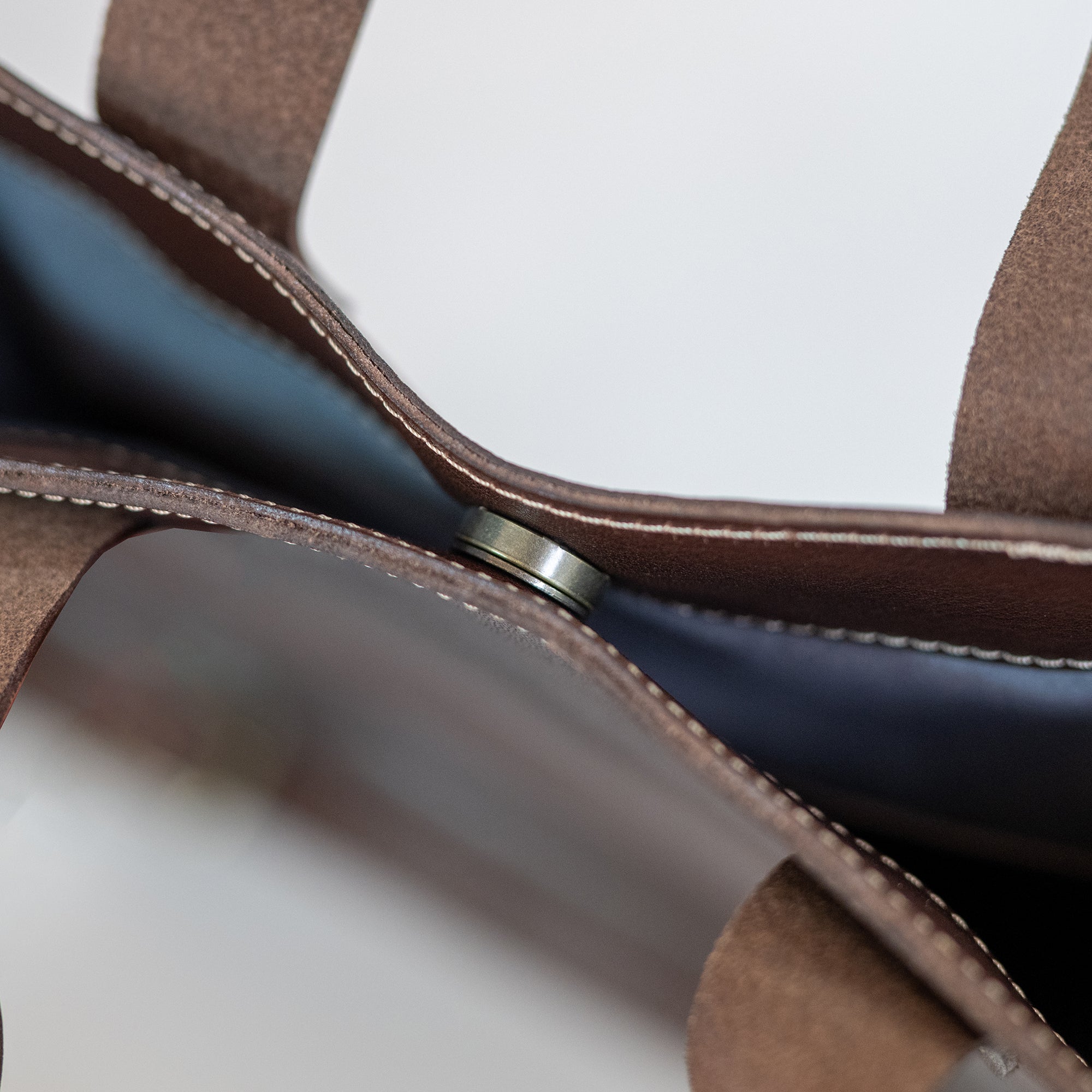 ソフトシュリンクオイルレザー ショルダートートバッグ 栃木レザー NC3415V｜Native Creation（ネイティブクリエーション）公式オンラインショップ