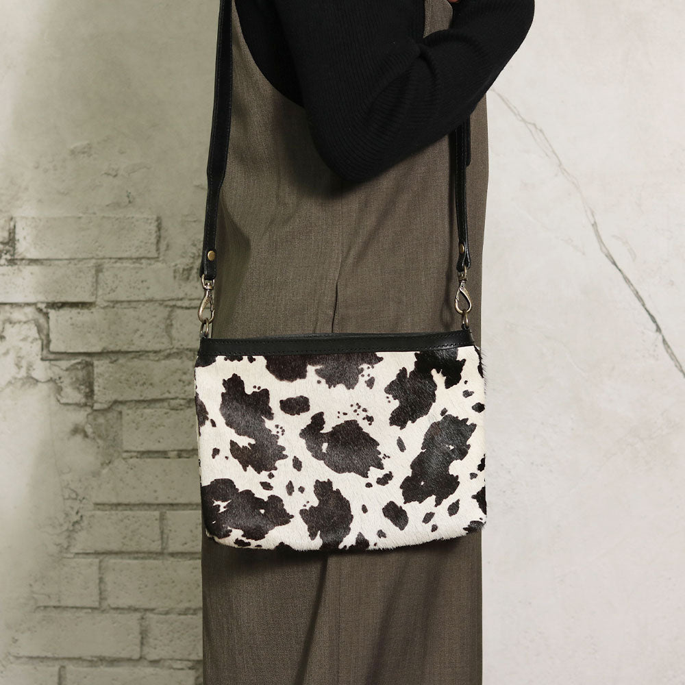 予約割20%実施中！【小サイズ】レザーファー(牛柄)サコッシュ NC3419FC