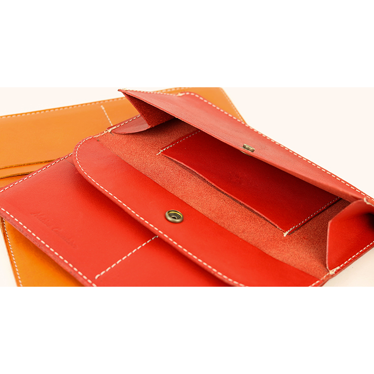 Choose from two types of smart slim long wallets: NC3702 and NC3730