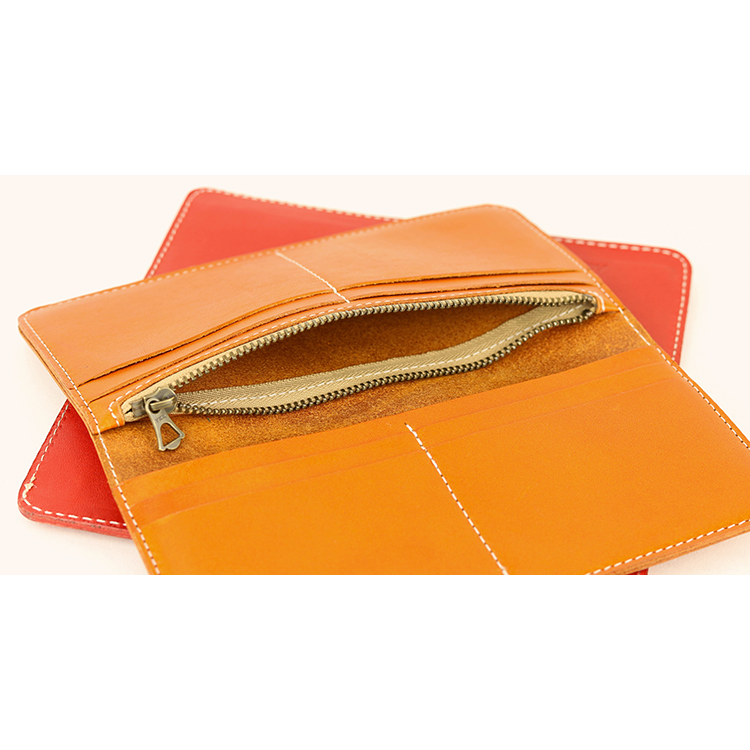 Choose from two types of smart slim long wallets: NC3702 and NC3730