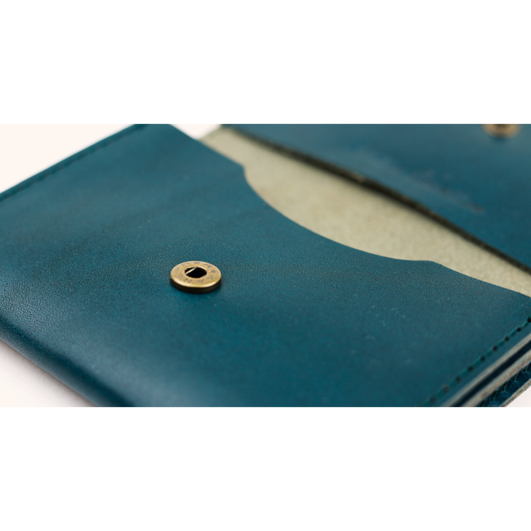 Leather card case with two stitch colors to choose from NC3769