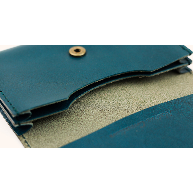 Leather card case with two stitch colors to choose from NC3769