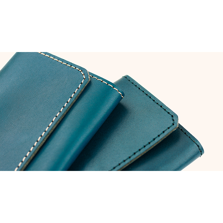 Leather card case with two stitch colors to choose from NC3769